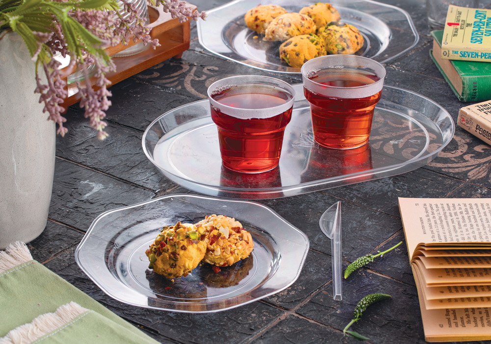 Is a paper or plastic cup better for hot drinks?